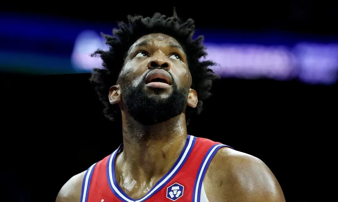 九游APP-76人中锋恩比德获得最佳球员奖项