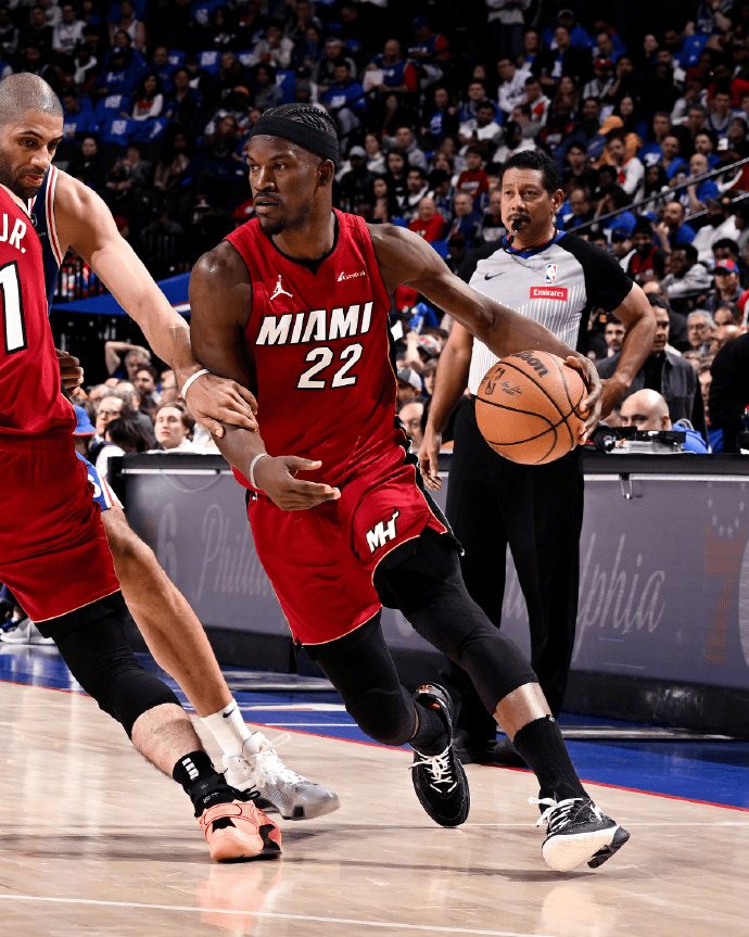 九游娱乐入口-包含公牛逆转灰熊，巴图姆高光表现的词条