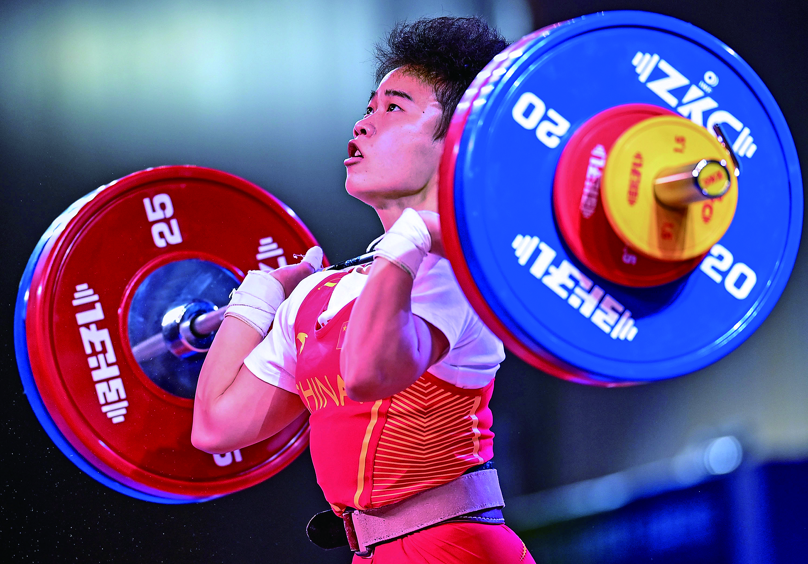 九游娱乐首页-包含英姿飒爽！举重选手重量级掌控比赛的词条