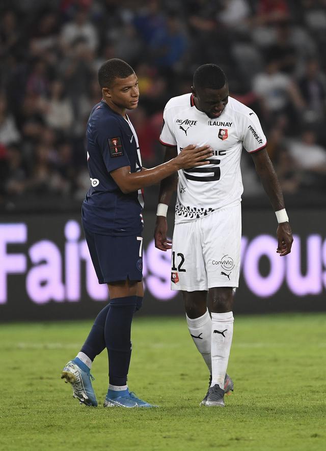 九游体育-前哨战瑞士队与法国队激战