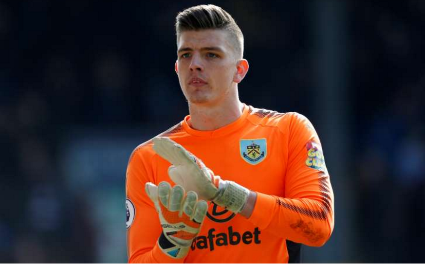 关于英格兰国家队主帅考虑更换门将，防线薄弱的信息