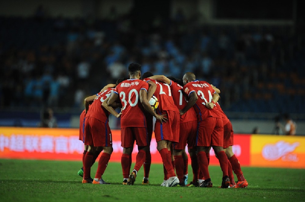 重庆斯威客场胜大连一方，终结对手不败纪录的简单介绍