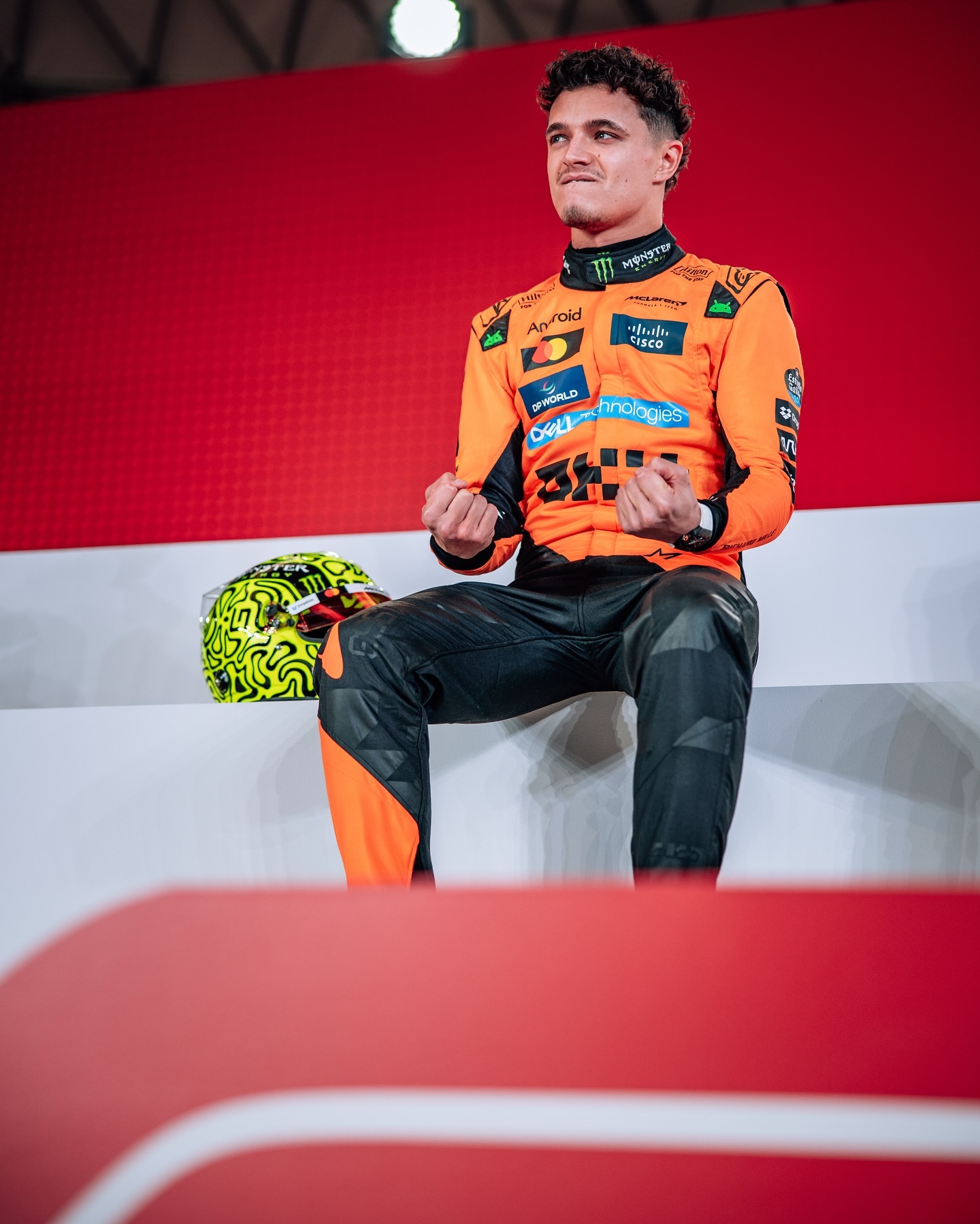 关于梅赛德斯翻盘雷诺车队，汉密尔顿带队取胜的信息