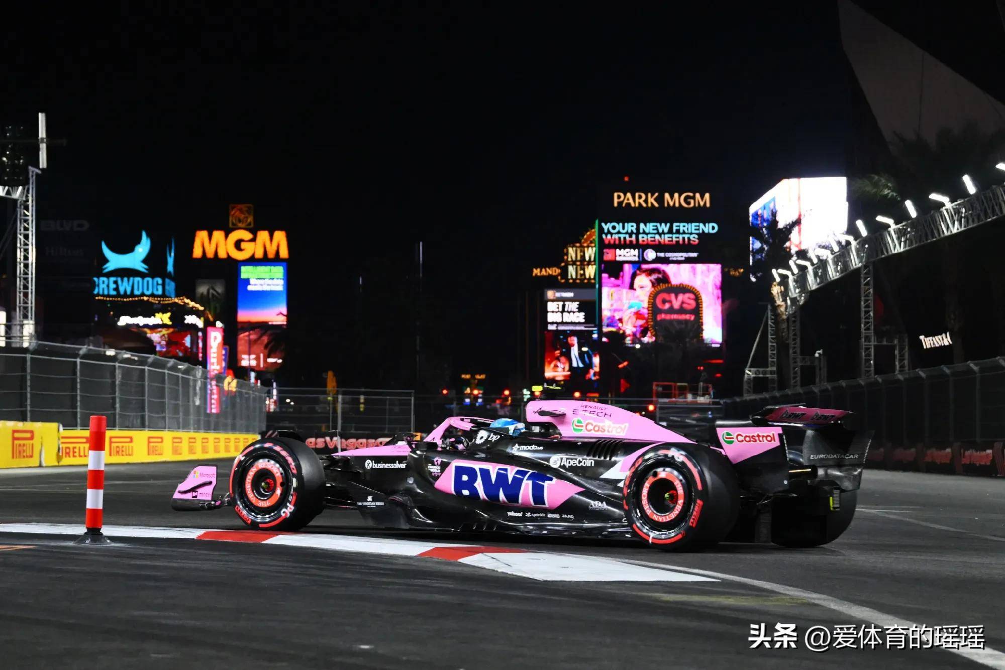 九游娱乐网站-阿斯顿马丁横扫索伯车队，佩雷兹高光表现