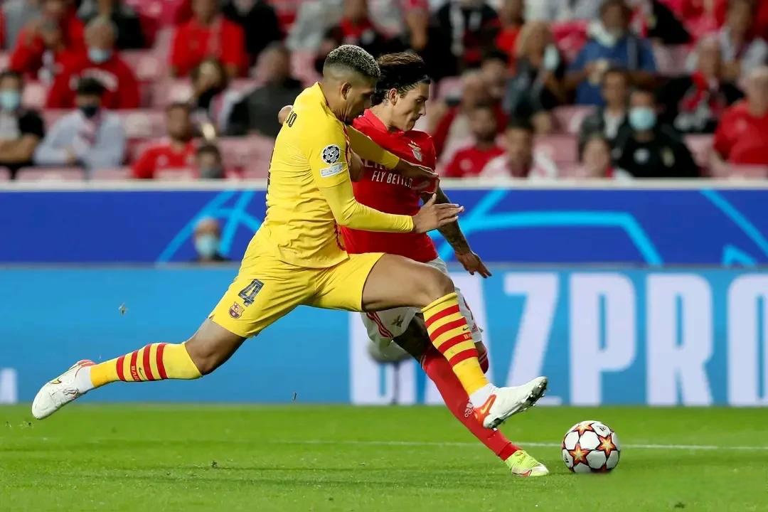 九游娱乐网页-罗马险胜巴萨，本泽马带队取胜