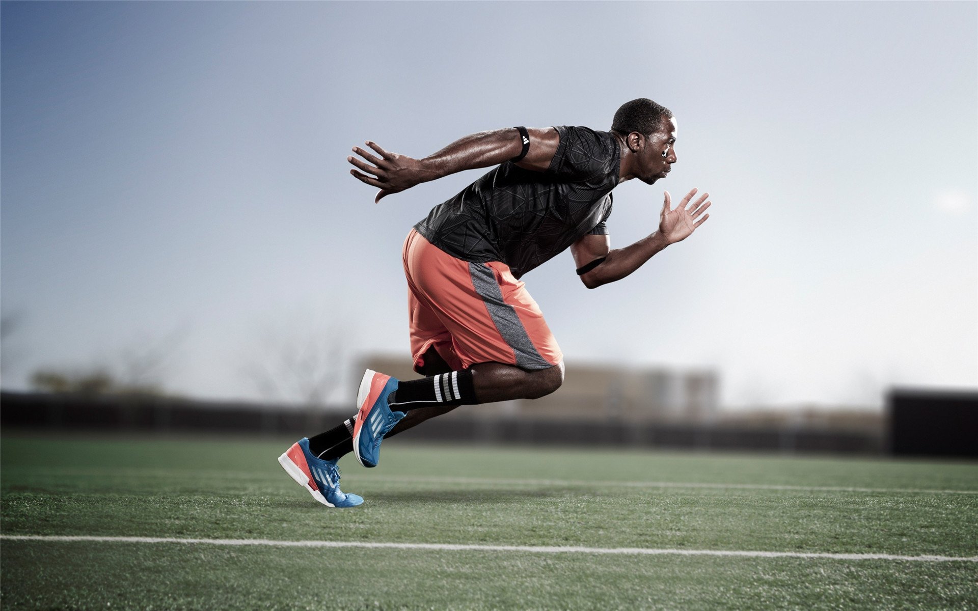 九游体育-克瓦拉茨赫利亚连续得分拉开差距，乌克兰火力全开压制洪都拉斯